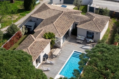 Villa à Grimaud &agrave; louer à partir de 8 000 € / semaine, Photo 1