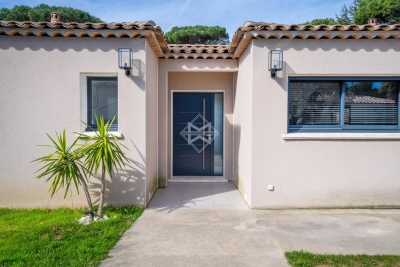 Villa à Grimaud &agrave; louer à partir de 8 000 € / semaine, Photo 4
