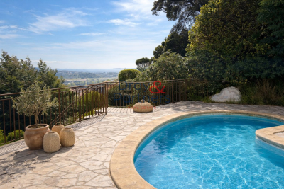 Maison &agrave; vendre &agrave; MANDELIEU-LA-NAPOULE  - 5 pi&egrave;ces - 160 m&sup2; 