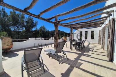 Maison &agrave; vendre &agrave; LA CADIÈRE-D'AZUR  - 4 pi&egrave;ces - 179 m&sup2; 
