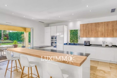 Villa à Mougins &agrave; louer à partir de 16 000 € / semaine, Photo 6