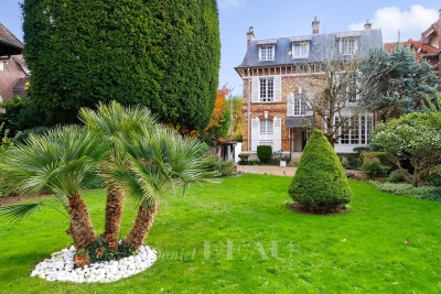 Maison &agrave; vendre &agrave; VERSAILLES  - 11 pi&egrave;ces - 340 m&sup2; 
