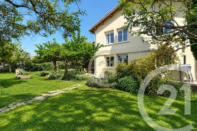 Maison &agrave; vendre &agrave; REMOULINS  - 6 pi&egrave;ces - 130 m&sup2; 
