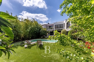 House for sale in COLOMBES  - 8 rooms - 395 m&sup2; 