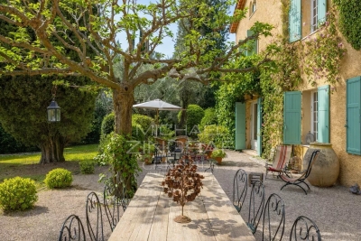 Maison &agrave; vendre &agrave; GRASSE  - 10 pi&egrave;ces - 436 m&sup2; 