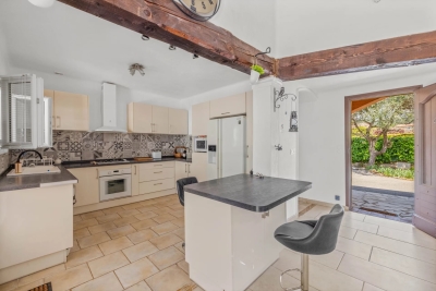 Maison &agrave; vendre &agrave; ST-CÉZAIRE-SUR-SIAGNE  - 7 pi&egrave;ces - 200 m&sup2; 