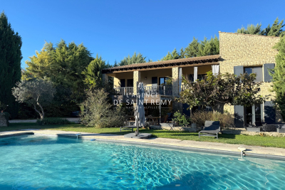 Maison &agrave; vendre &agrave; ST-RÉMY-DE-PROVENCE  - 7 pi&egrave;ces - 209 m&sup2; 
