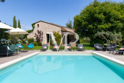 Villa à Gordes &agrave; louer à partir de 5 300 € / semaine, Photo 1