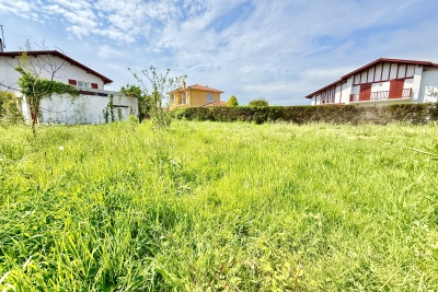 terrain &agrave; vendre cotes des basques 