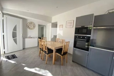 Maison &agrave; vendre &agrave; HYÈRES  - 6 pi&egrave;ces - 117 m&sup2; 