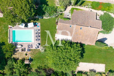 Villa à Gordes &agrave; louer à partir de 5 300 € / semaine, Photo 3