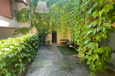 Maison &agrave; vendre &agrave; CAUMONT-SUR-DURANCE  - 14 pi&egrave;ces - 310 m&sup2; 