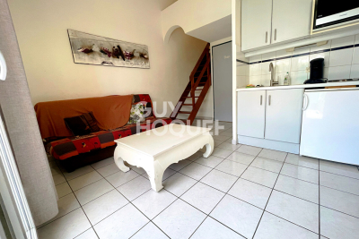 Appartement &agrave; louer &agrave; VIC-LA-GARDIOLE  - 2 pi&egrave;ces - 30 m&sup2; 