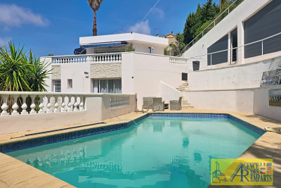House for sale in VALLAURIS  - 7 rooms - 160 m&sup2; 