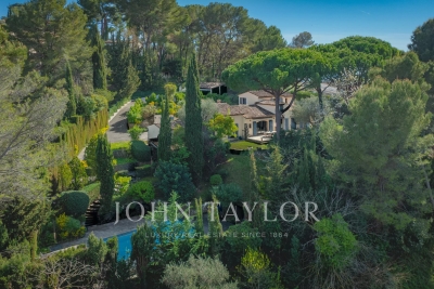 Maison &agrave; vendre &agrave; MOUGINS  - 6 pi&egrave;ces - 241 m&sup2; 
