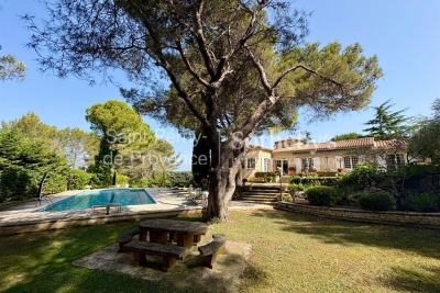 Maison &agrave; vendre &agrave; PLAN-D'ORGON  - 6 pi&egrave;ces - 200 m&sup2; 