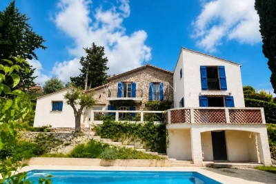 Maison &agrave; vendre &agrave; BAGNOLS-EN-FORÊT  - 6 pi&egrave;ces - 150 m&sup2; 