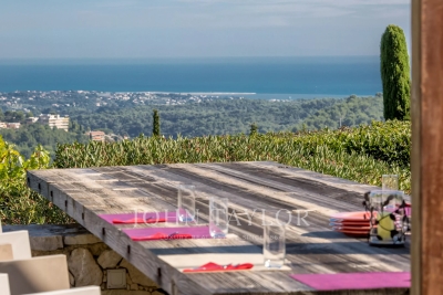 Maison &agrave; vendre &agrave; VENCE  - 7 pi&egrave;ces - 337 m&sup2; 