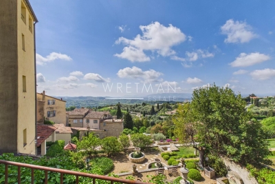 House for sale in CHATEAUNEUF-GRASSE   - 243 m&sup2; 