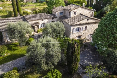 House for sale in GRASSE Pibonson-Les Faisses-Ranguin - 7 rooms - 320 m&sup2; 