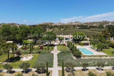 Maison &agrave; vendre &agrave; MAUSSANE-LES-ALPILLES  - 8 pi&egrave;ces - 350 m&sup2; 