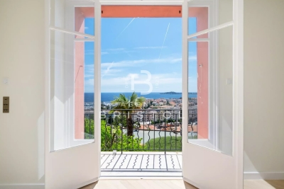 Appartement &agrave; vendre &agrave; BEAULIEU-SUR-MER  - 4 pi&egrave;ces - 190 m&sup2; 