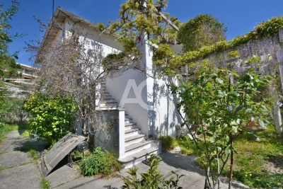 Maison &agrave; vendre &agrave; ANTIBES  - 6 pi&egrave;ces - 240 m&sup2; 