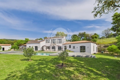Maison &agrave; vendre &agrave; LE PLAN-DE-LA-TOUR  - 8 pi&egrave;ces - 255 m&sup2; 