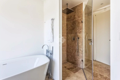 Villa à La Croix-Valmer &agrave; louer à partir de 20 000 € / semaine, Photo 16
