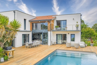 Maison &agrave; vendre &agrave; LA TESTE-DE-BUCH  - 6 pi&egrave;ces - 220 m&sup2; 