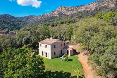Maison &agrave; vendre &agrave; LA GARDE-FREINET La Garde-Freinet - 4 pi&egrave;ces - 134 m&sup2; 