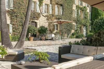 Maison &agrave; vendre &agrave; GRASSE  - 16 pi&egrave;ces - 800 m&sup2; 