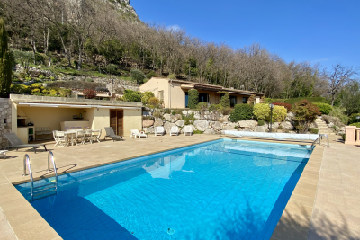 Maison &agrave; vendre &agrave; VENCE  - 4 pi&egrave;ces - 221 m&sup2; 