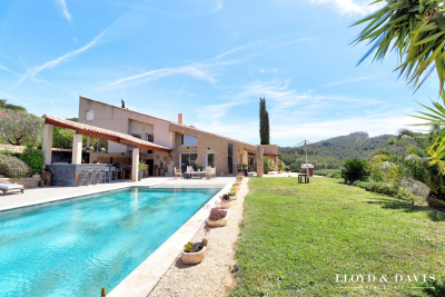 Maison &agrave; vendre &agrave; LA CADIÈRE-D'AZUR  - 6 pi&egrave;ces - 204 m&sup2; 