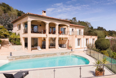Maison &agrave; vendre &agrave; LES ADRETS-DE-L'ESTÉREL  - 7 pi&egrave;ces - 210 m&sup2; 