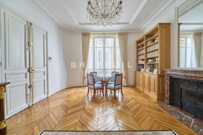 Appartement &agrave; vendre &agrave; PARIS 8EME  - 2 pi&egrave;ces - 65 m&sup2; 