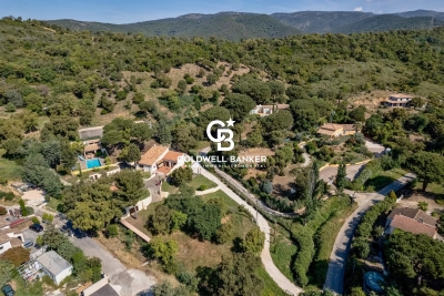 Maison &agrave; vendre &agrave; BORMES-LES-MIMOSAS  - 9 pi&egrave;ces - 239 m&sup2; 