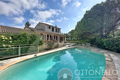 Maison &agrave; vendre &agrave; ROQUEBRUNE-SUR-ARGENS  - 5 pi&egrave;ces - 124 m&sup2; 