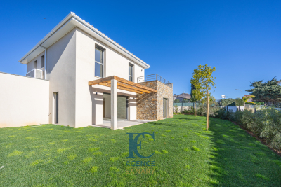 Maison &agrave; vendre &agrave; SIX-FOURS-LES-PLAGES  - 5 pi&egrave;ces - 115 m&sup2; 
