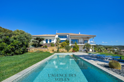 Maison &agrave; vendre &agrave; LA CADIÈRE-D'AZUR  - 8 pi&egrave;ces - 304 m&sup2; 
