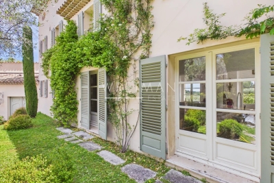Maison &agrave; vendre &agrave; CHATEAUNEUF-GRASSE  - 8 pi&egrave;ces - 338 m&sup2; 