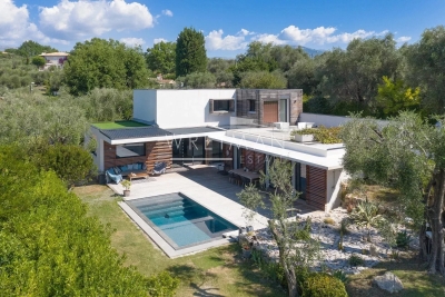 Maison &agrave; vendre &agrave; VALBONNE  - 6 pi&egrave;ces - 205 m&sup2; 