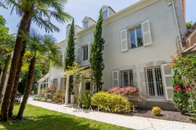 Maison &agrave; vendre &agrave; PAU  - 10 pi&egrave;ces - 383 m&sup2; 