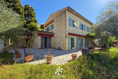 Maison &agrave; vendre &agrave; VENCE  - 7 pi&egrave;ces - 203 m&sup2; 