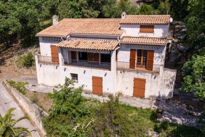 Maison &agrave; vendre &agrave; CARROS  - 6 pi&egrave;ces - 188 m&sup2; 
