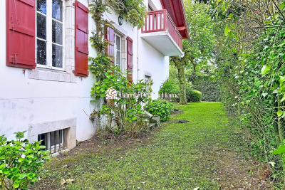 Maison &agrave; vendre &agrave; USTARITZ  - 11 pi&egrave;ces - 353 m&sup2; 