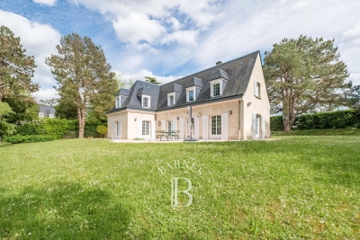 Maison &agrave; vendre &agrave; NOISY LE ROI  - 7 pi&egrave;ces - 250 m&sup2; 