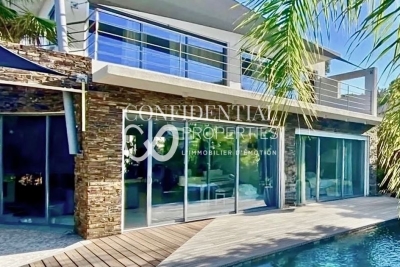 Maison &agrave; vendre &agrave; LE BRUSC  - 6 pi&egrave;ces - 300 m&sup2; 