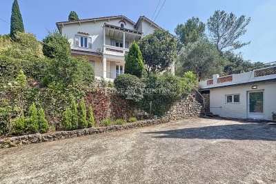 Maison &agrave; vendre &agrave; GRASSE  - 9 pi&egrave;ces - 342 m&sup2; 