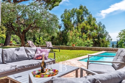 Maison &agrave; vendre &agrave; GRASSE  - 18 pi&egrave;ces - 575 m&sup2; 